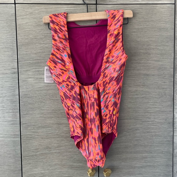 Lululemon swimsuit - Picture 4 of 7